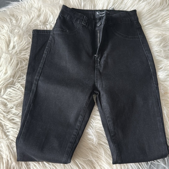 Tailored Athlete Womens High Waisted
Jeans in Black size S - Picture 4 of 6